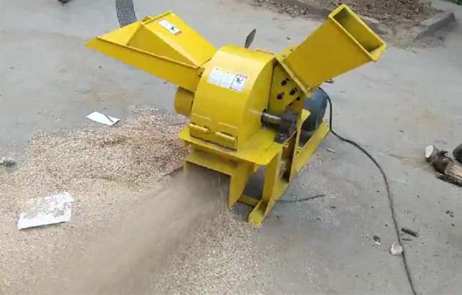 Heavy Duty Electric Wood Chipper Machine For Agricultural 250 X 190 mm Outlet Dimension