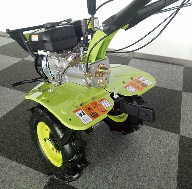 Pull Behind Gasoline Mini Tiller For Vegetable Farm / Hilly Land Gear Driving Model