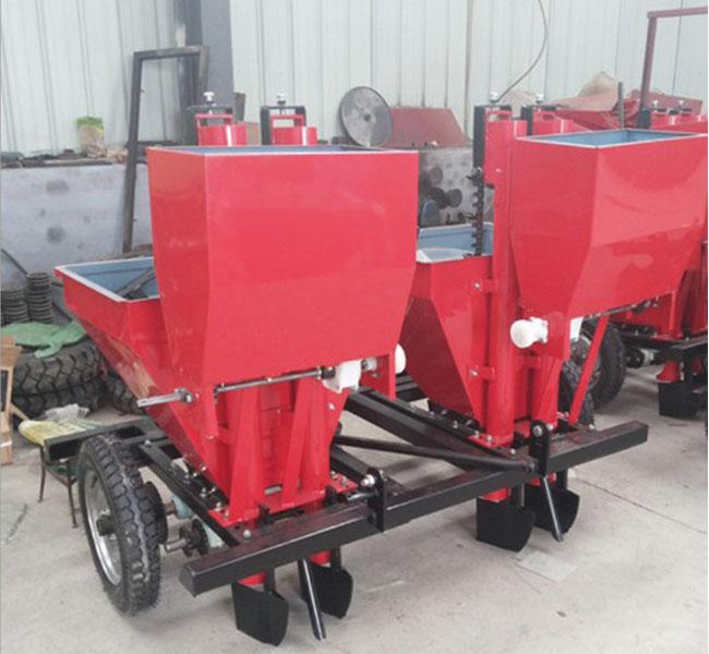 Two Row Potato Planting Equipment Used In Agriculture 13-33mm Planting Distance